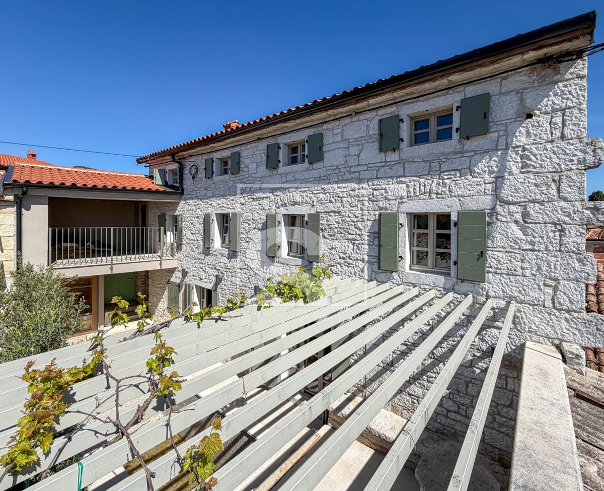 Kamena kuća s pogledom na more, bazenom, saunom i 4 spavaće