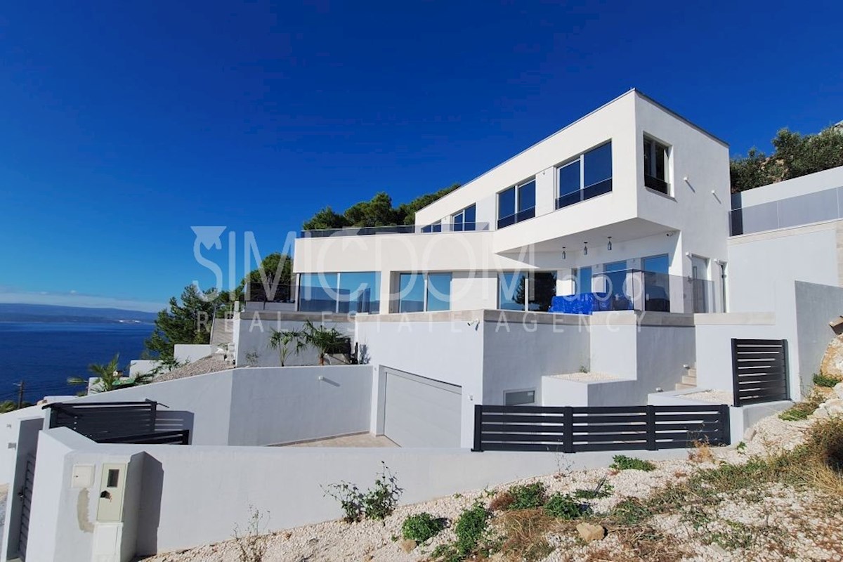 Дом OMIŠ, 1.250.000 €