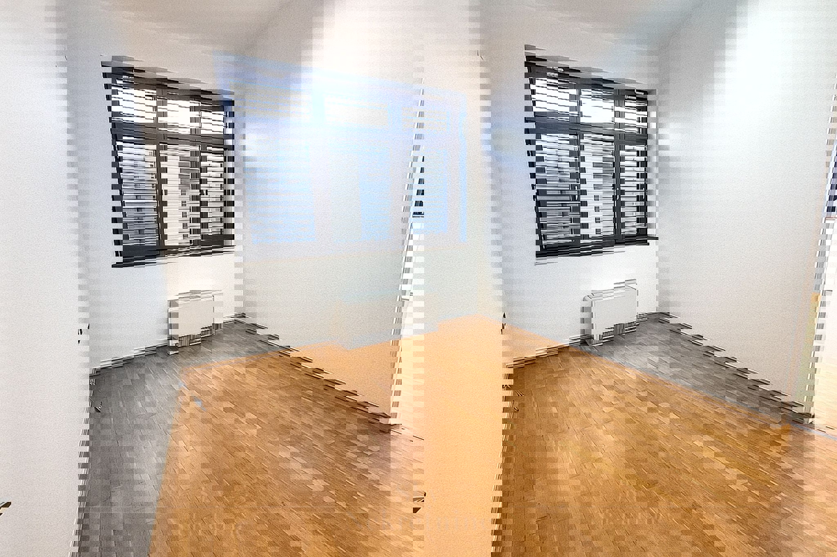 Locale commerciale ZAGREB, 16 €