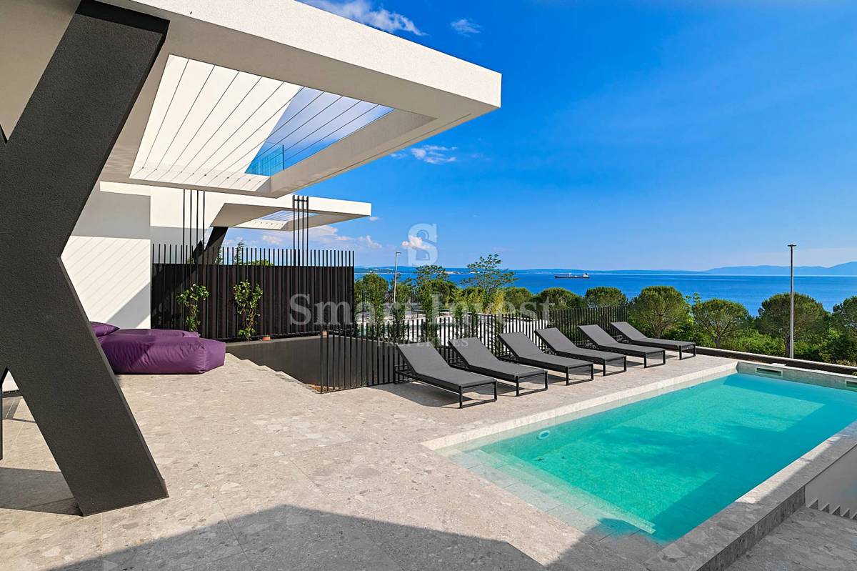 KOSTRENA, luksuzna vila s bazenom 150 m od mora i plaža! – 2