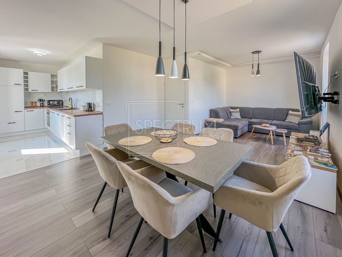 Appartamento NOVIGRAD, 300.000 €