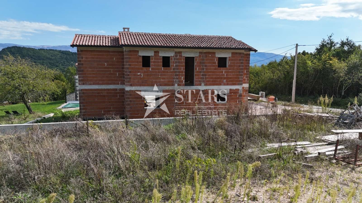 Istra, Pićan – Zazidljivo zemljišče, 461 m², vložena dokumentacija za gradbeno dovoljenje – 2