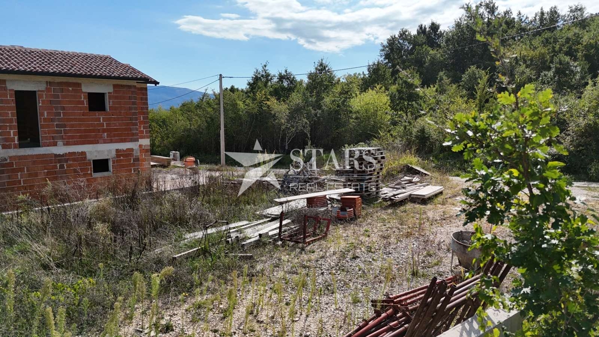 Istra, Pićan, građevinsko zemljište, 530m2, sa građevinskom dozvolom – 2