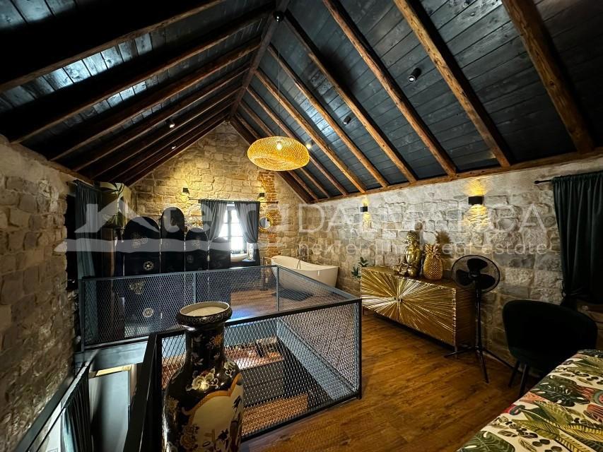 KAŠTEL STARI