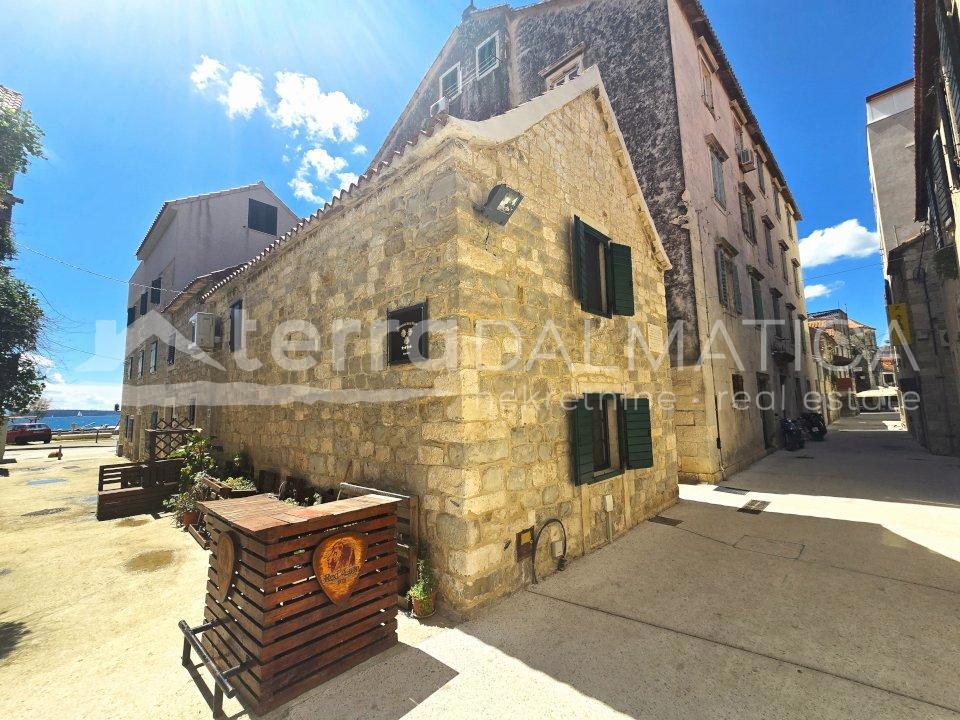 KAŠTEL STARI