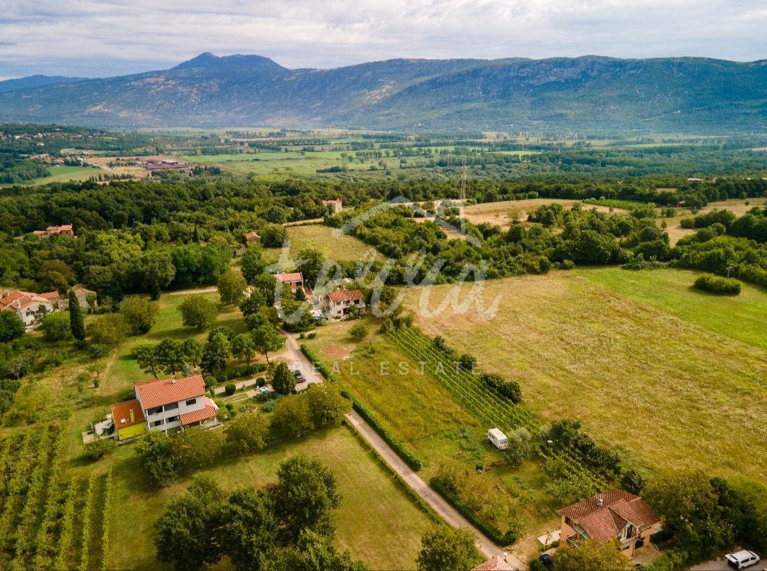 Участок LABIN, 270.000 €