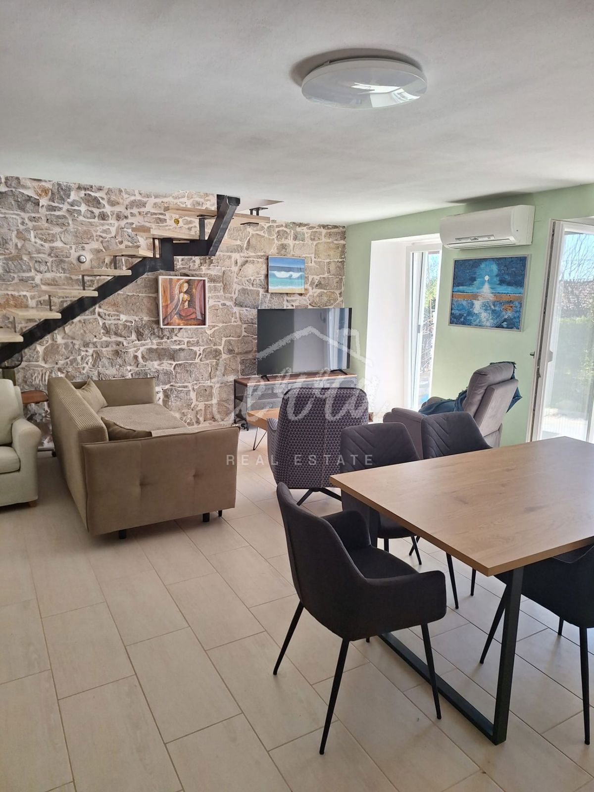 Дом LABIN, 800 €