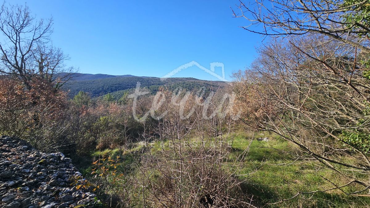 Участок LABIN, 328.700 €