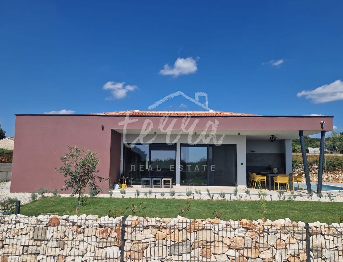 Дом TINJAN, 420.000 €