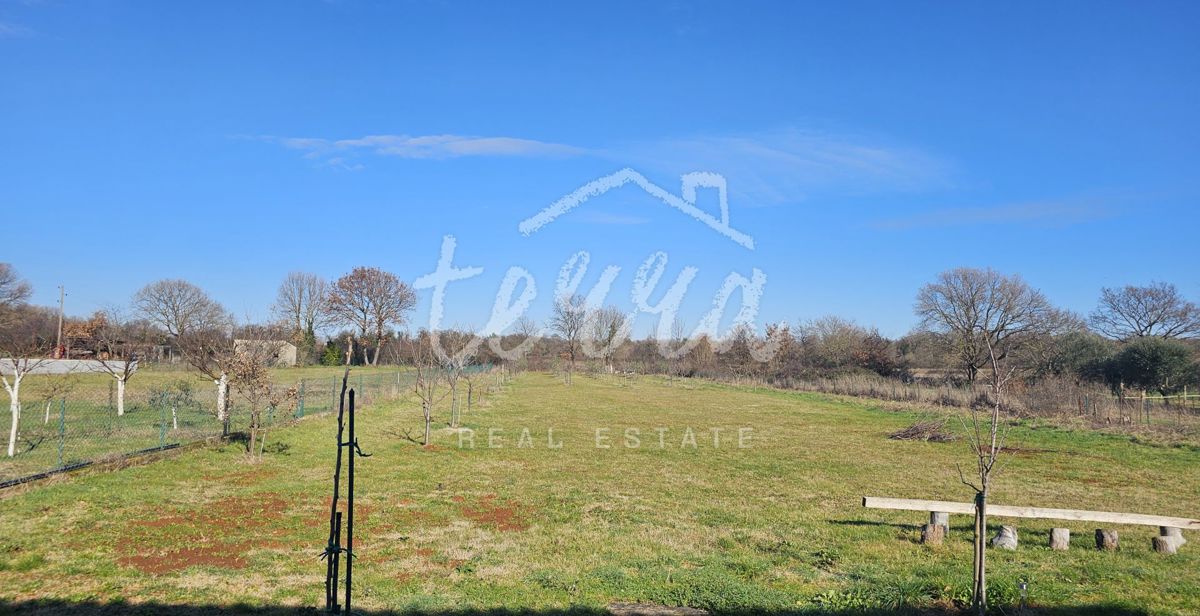 Участок MARČANA, 720.000 €