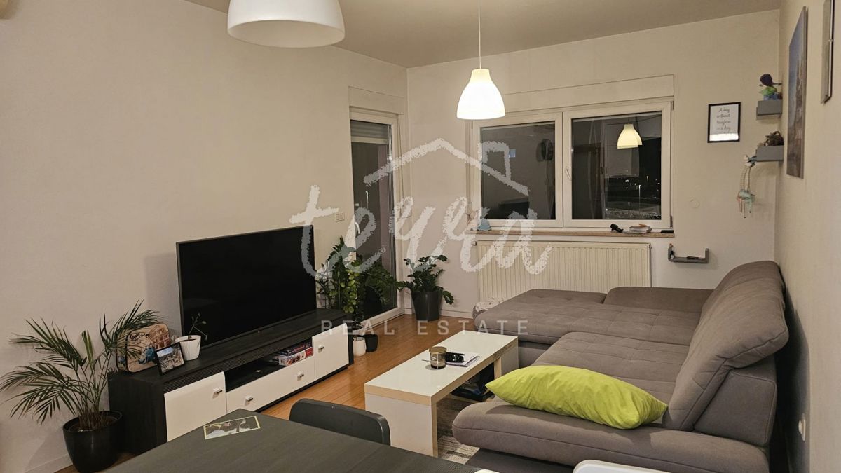 Flat Pula, 71m2
