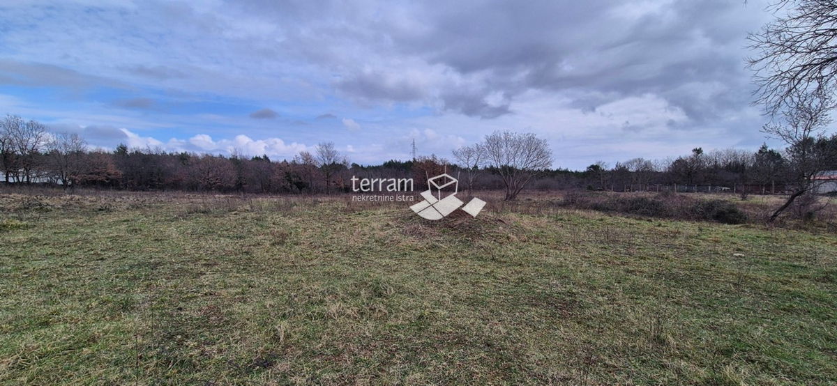 Участок MARČANA, 99.000 €