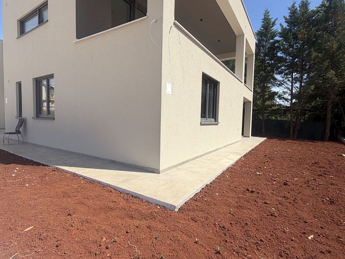 Prodaja, novi stan, prizemlje ca.77m2 + vrt ca.120m2, (NSOP-235-1)