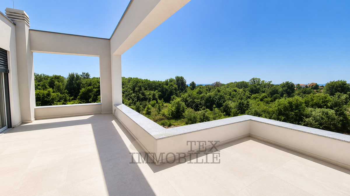 Poreč - Luksuzni penthouse s tremi spalnicami in pogledom na morje