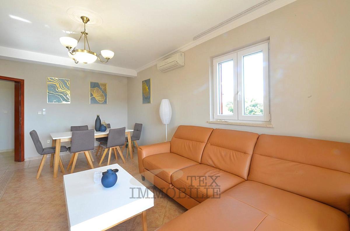 Stan s pogledom na more – 1.200 m od plaža, Novigrad