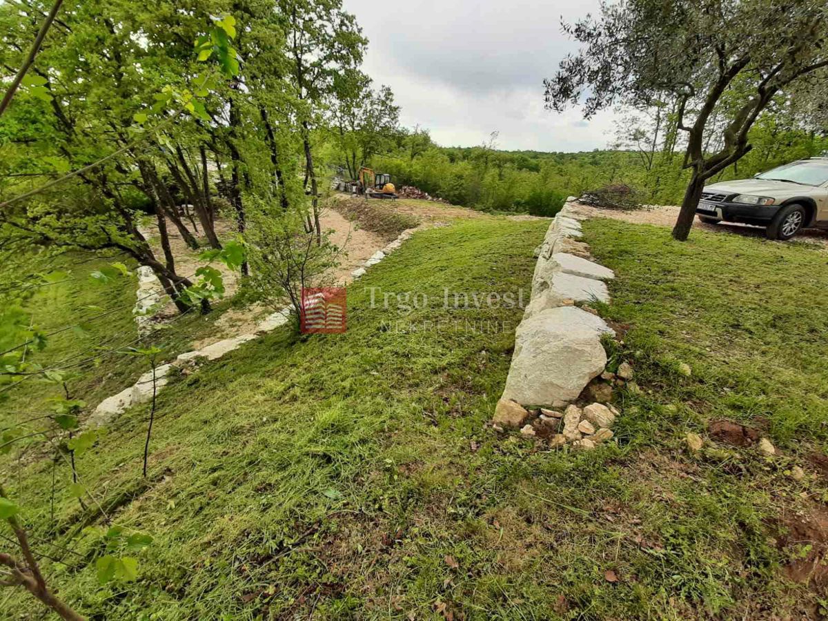 Terreno TINJAN, 305.000 €