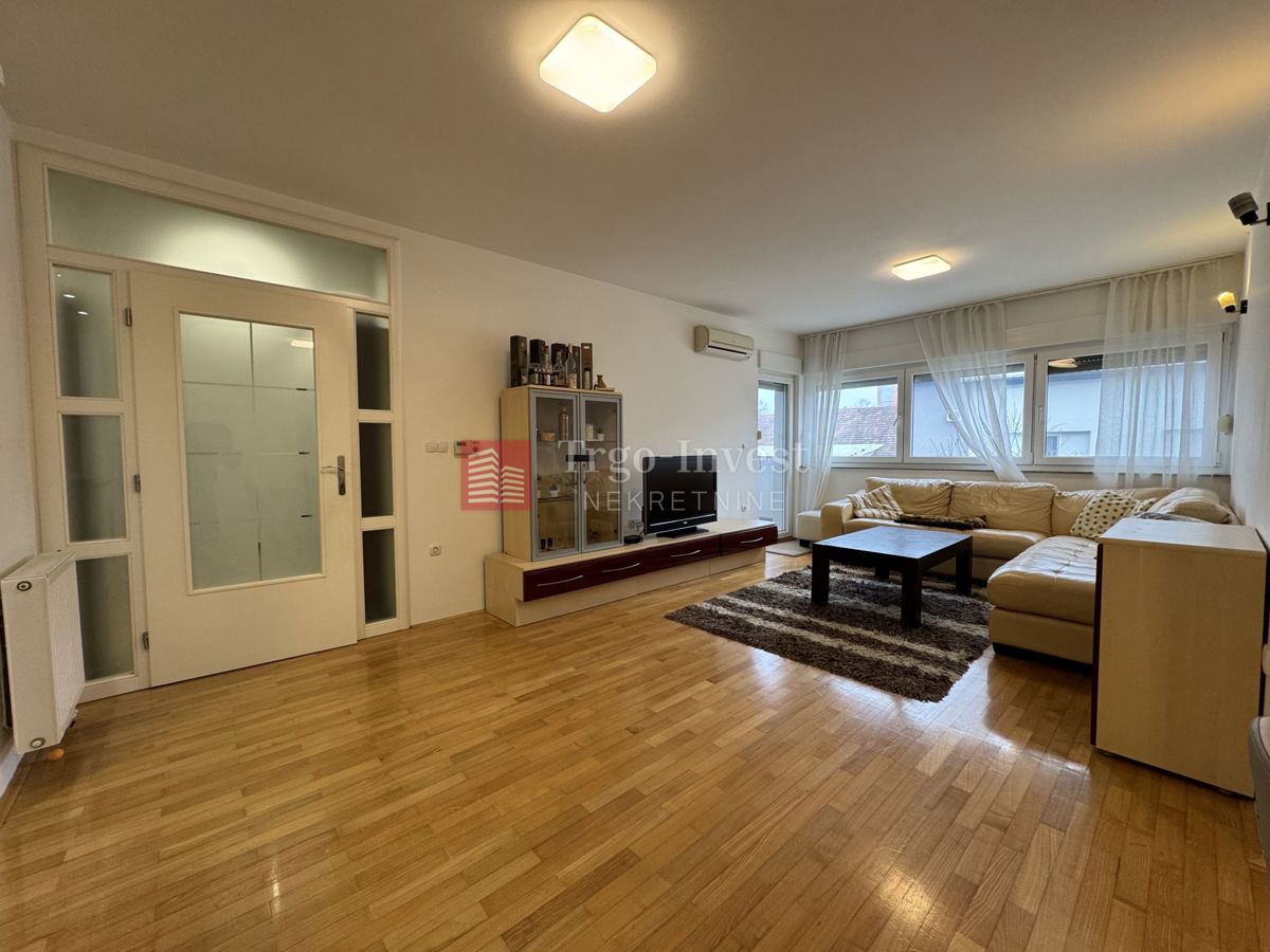 Appartamento SLAVONSKI BROD, 850 €