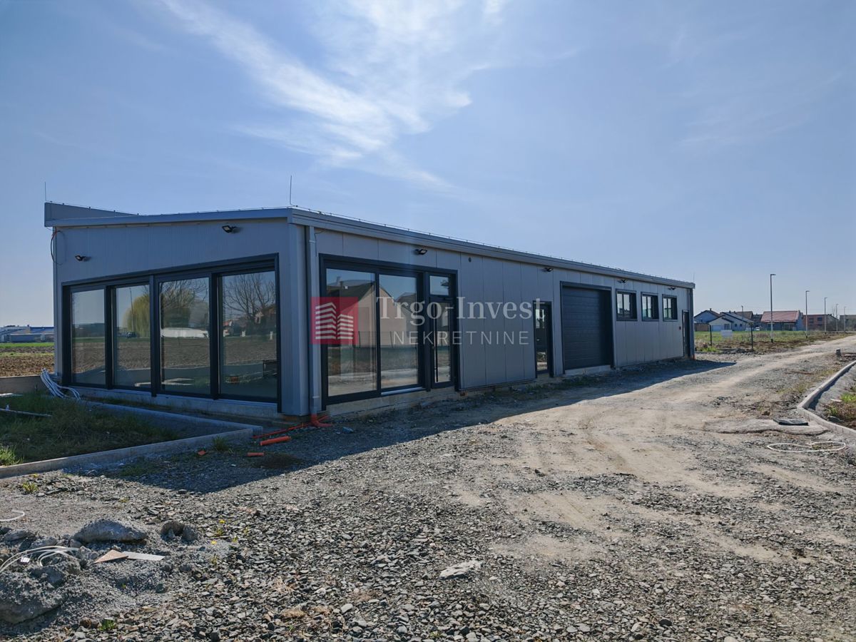 Locale commerciale SLAVONSKI BROD, 470.000 €