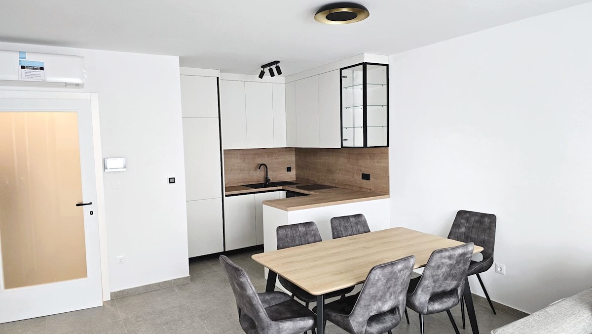 Appartamento PODSTRANA, 1.000 €