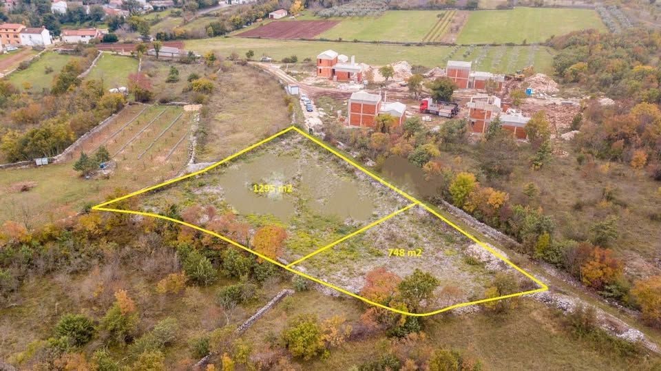 Участок MARČANA, 142.000 €