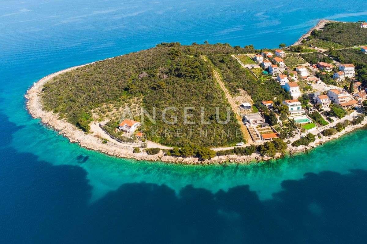 NEČUJAM
