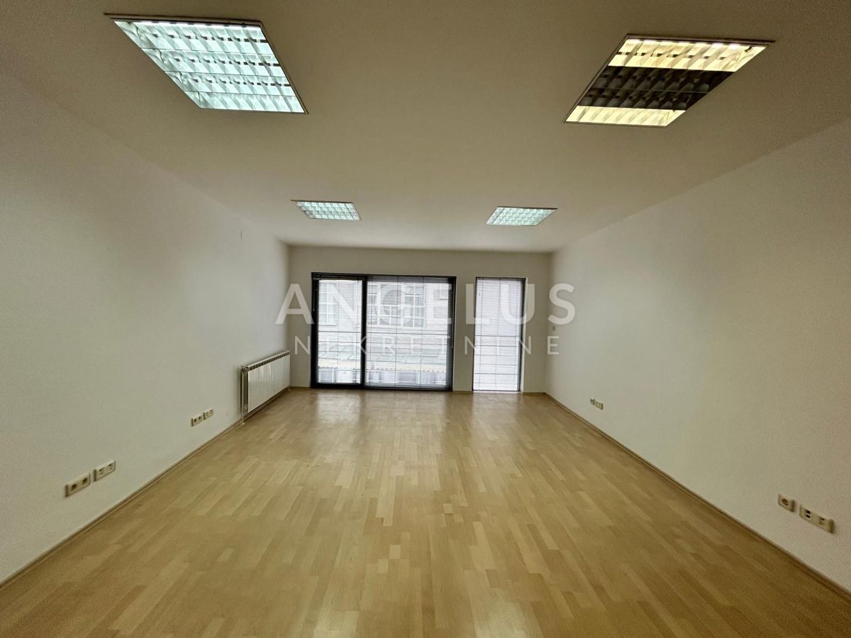 Locale commerciale ZAGREB, 2.000 €