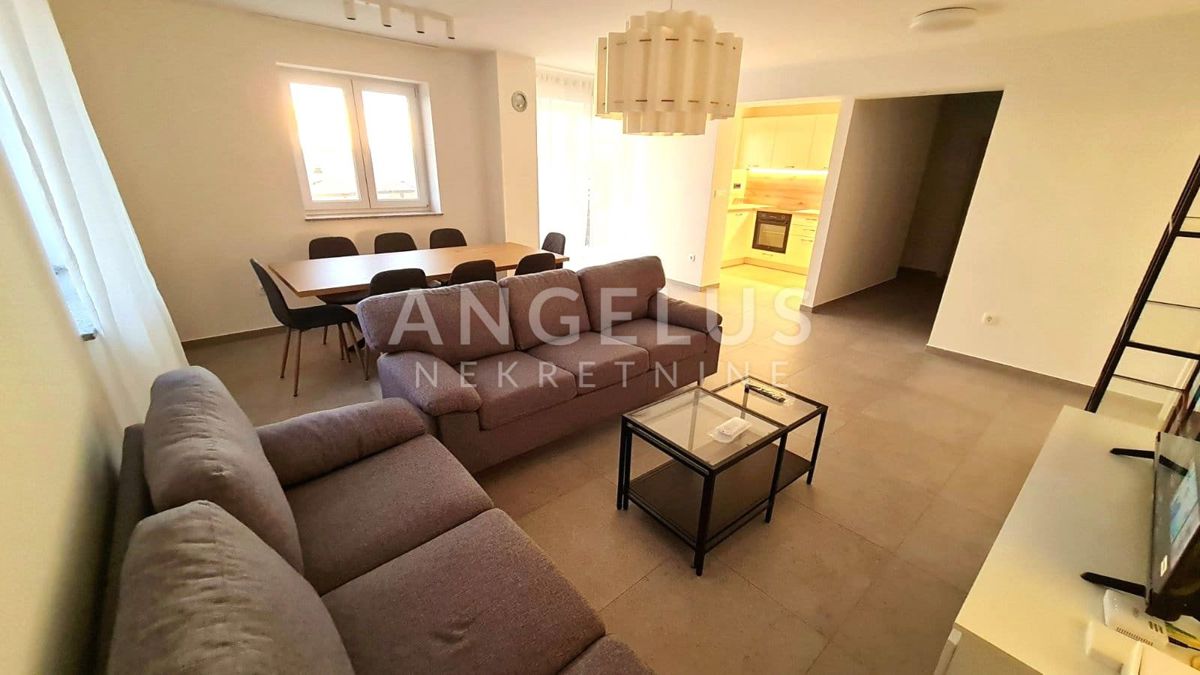 Appartamento BAKAR, 350 €