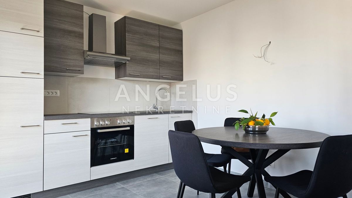 Appartamento PODSTRANA, 750 €