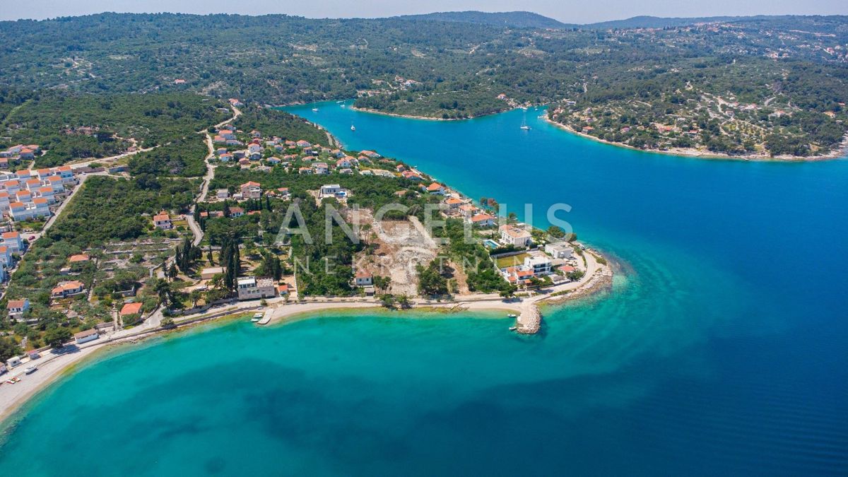 NEČUJAM
