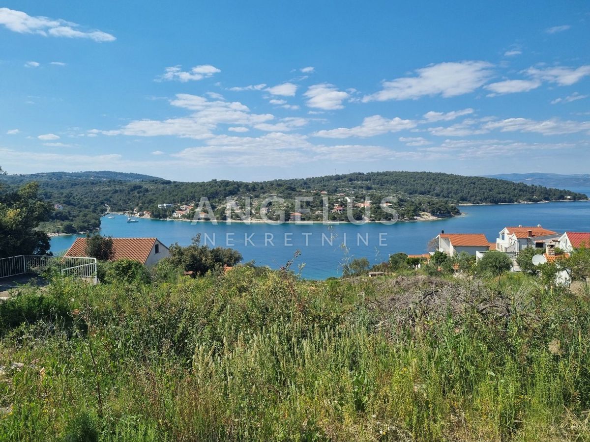 NEČUJAM