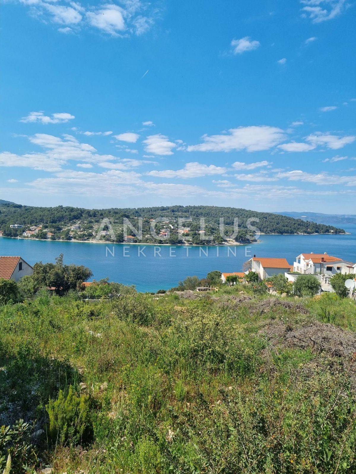 NEČUJAM