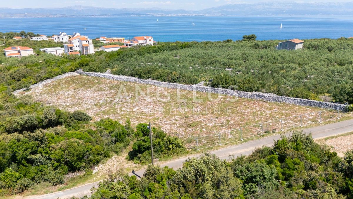 NEČUJAM
