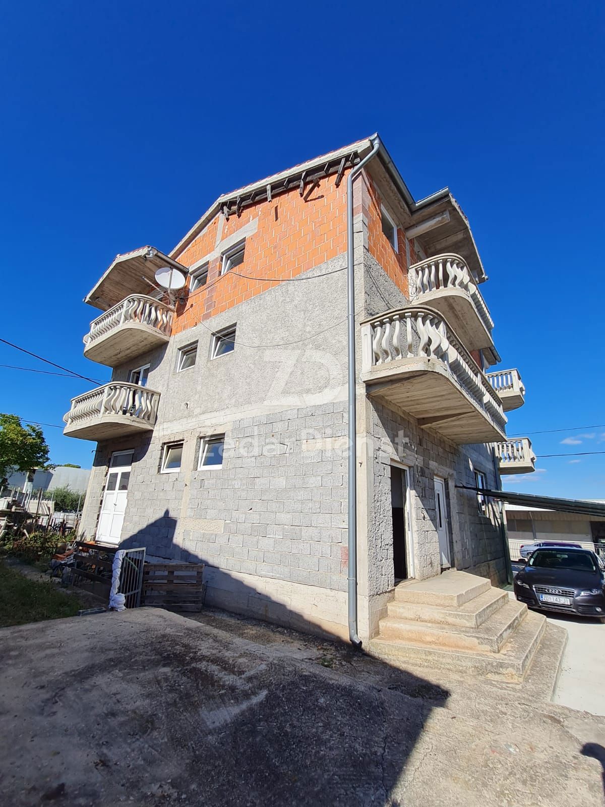 Family house of 334 m2 with 2 residential units - Zadar – 3