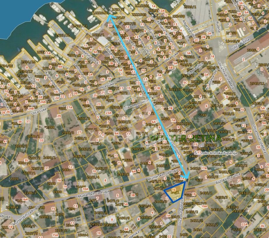 Moderno uređena kuća sa 3 apartmana, 150 m od mora na Murteru – 3