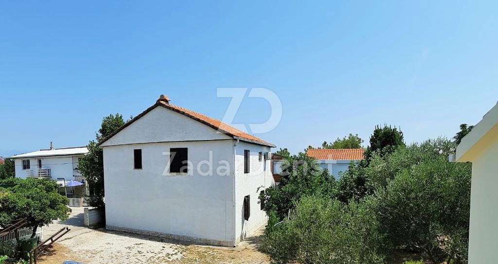 Kuća sa 3 stambene jedinice na izvrsnoj poziciji na otoku Viru – 3