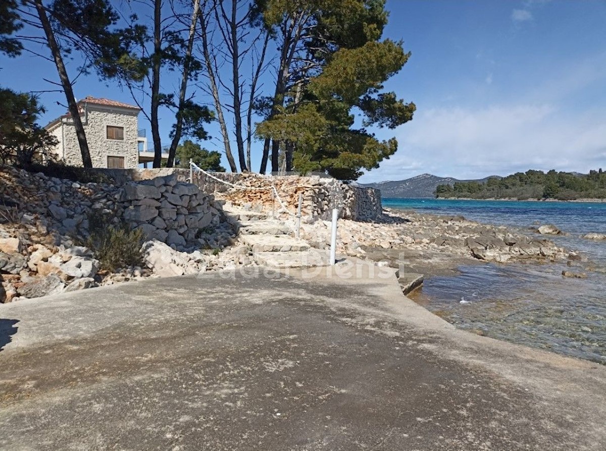 MALI IŽ