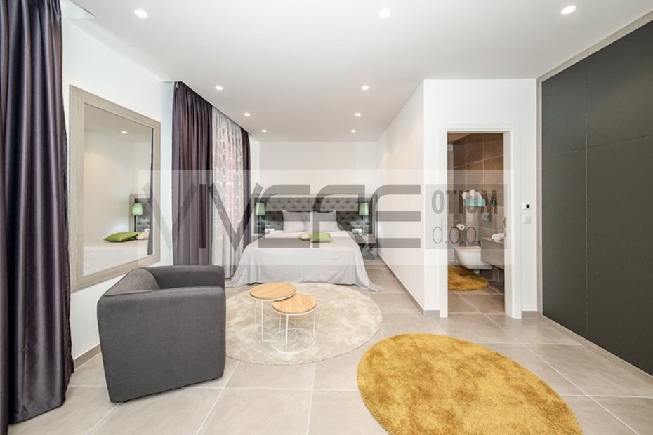 All bedrooms en-suite