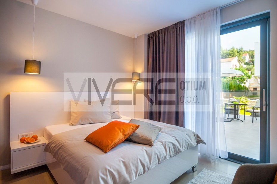 Bedroom with terrace access