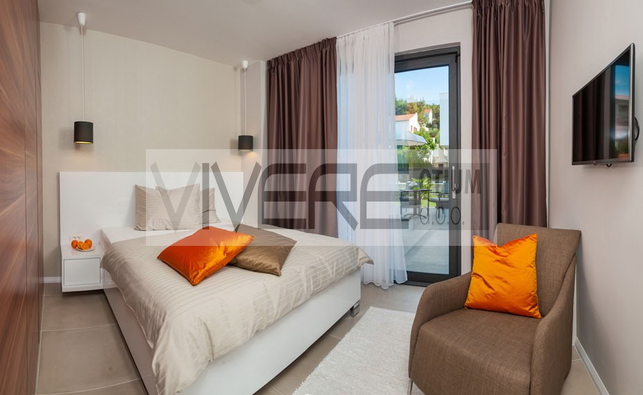 Bedroom with terrace