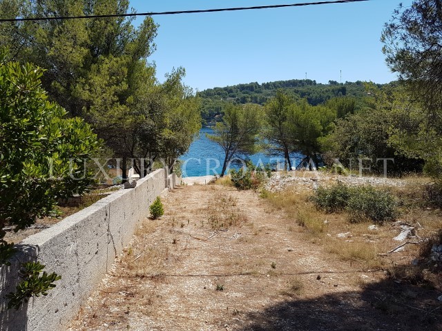 NEČUJAM