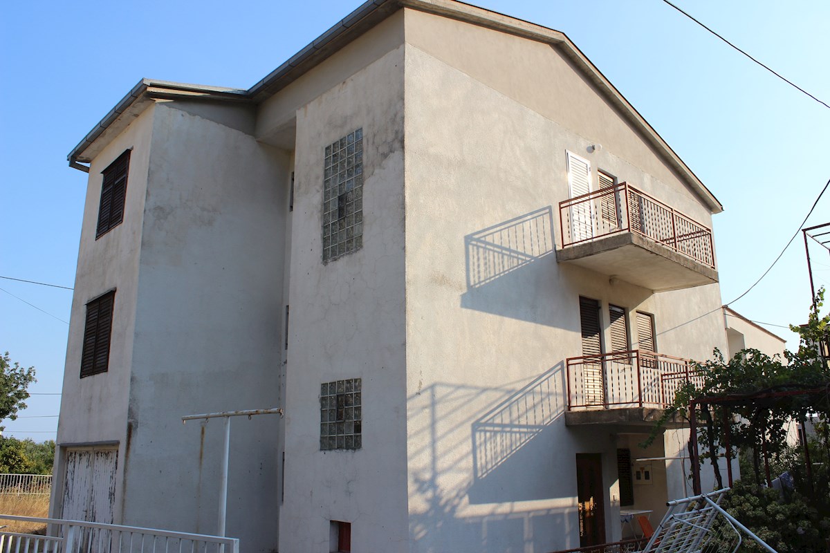 ZAOSTROG